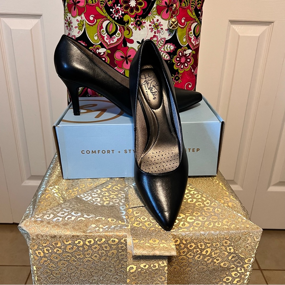 LIFE Stride pointed toe pumps Size 8W